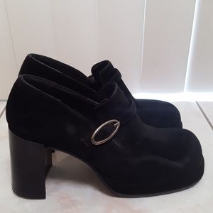 🚫 SOLD!!! Lisa Brantelli suede booties